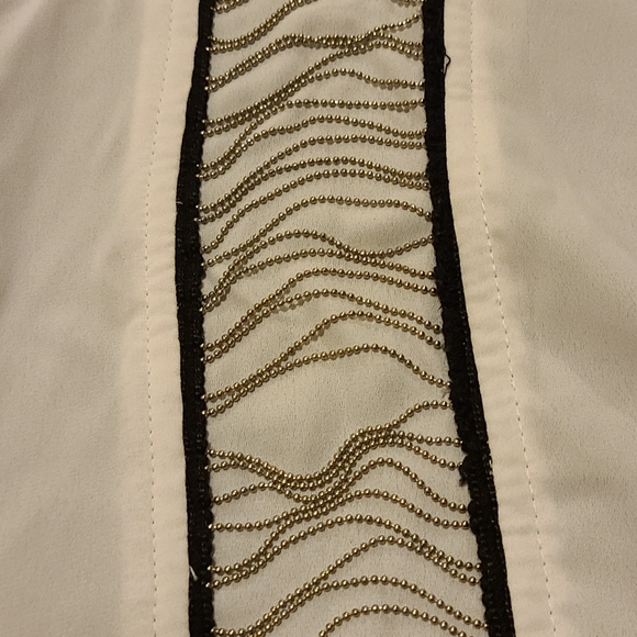 Black and White Blouse - Picture 3 of 4